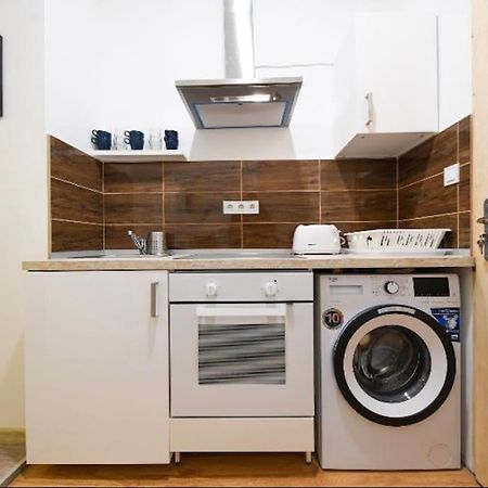1 Bedroom Flat In Nyar Str., Central Budapest Exteriör bild