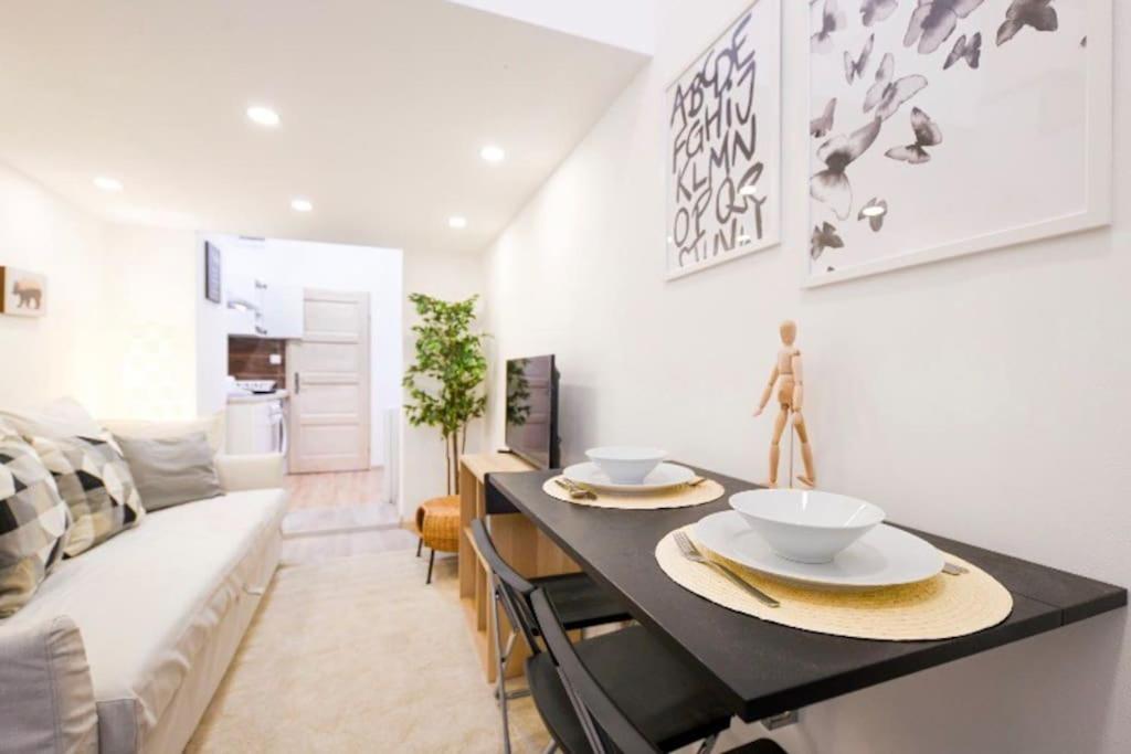1 Bedroom Flat In Nyar Str., Central Budapest Exteriör bild