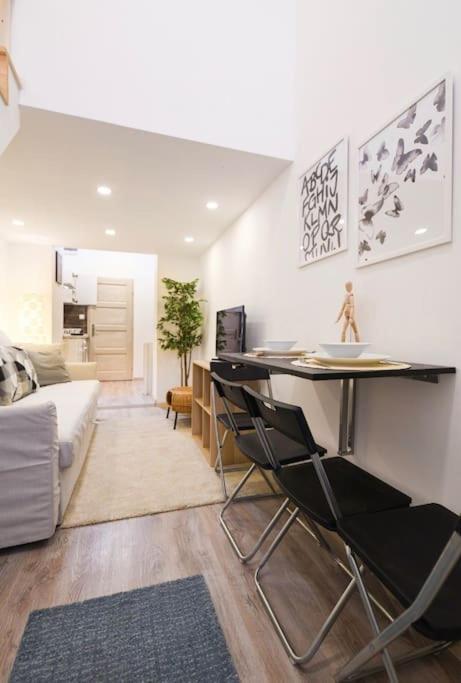 1 Bedroom Flat In Nyar Str., Central Budapest Exteriör bild